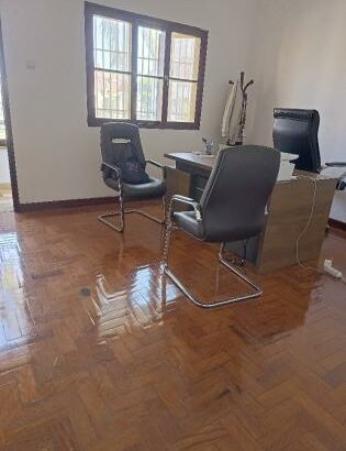 Vende-se esta casa Geminada, tipo2 no bairro da Coop