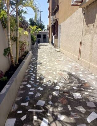 Vende-se esta casa Geminada, tipo2 no bairro da Coop