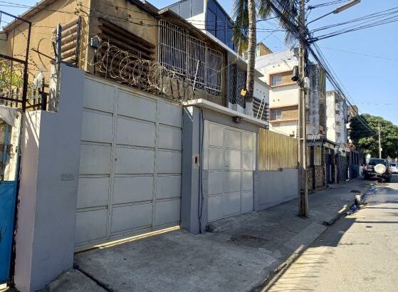Vende-se esta casa Geminada, tipo2 no bairro da Coop