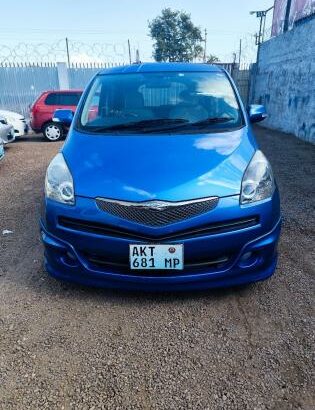 vendo Toyota ractis 2010 recém chegado