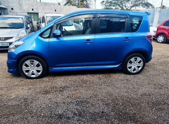 vendo Toyota ractis 2010 recém chegado