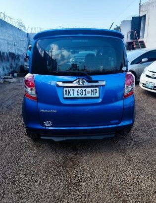 vendo Toyota ractis 2010 recém chegado