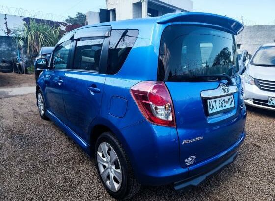 vendo Toyota ractis 2010 recém chegado