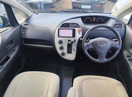vendo Toyota ractis 2010 recém chegado