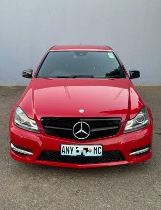 acaba de chegar Mercedes Benz c200 sports