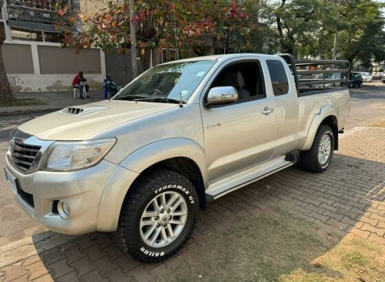 recém chegado Toyota Hilux d4d