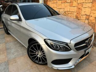 recém importado Mercedes Benz c250