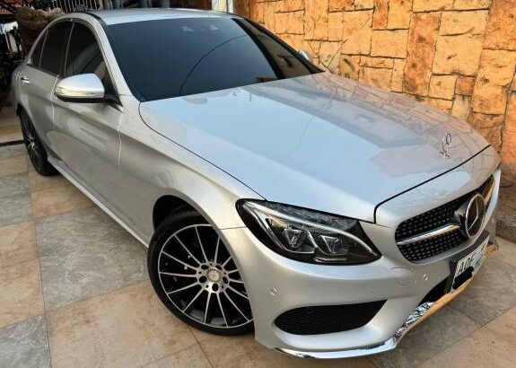 recém importado Mercedes Benz c250