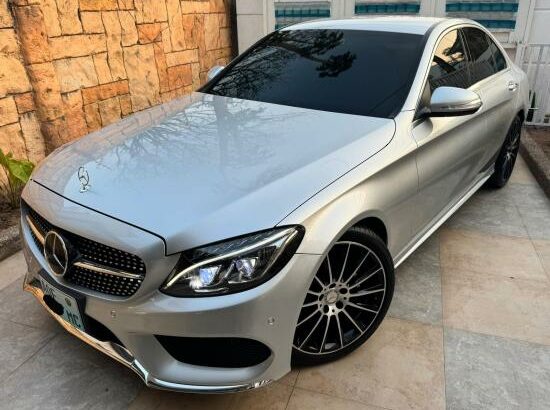 recém importado Mercedes Benz c250