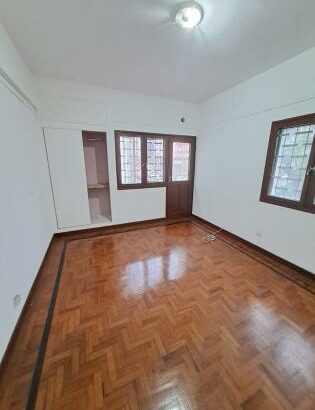 Arrenda se apartamento espaçoso tipo 2  no bairro central avenida 24 de julho eskina com Vladimir Lenine prédio curtiço