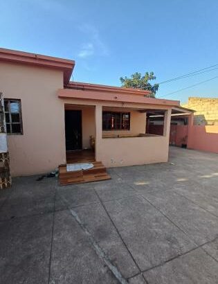 Arrenda se moradia nova espaçosa tipo 4 no bairro albazine proximo da estrada 2 minutos