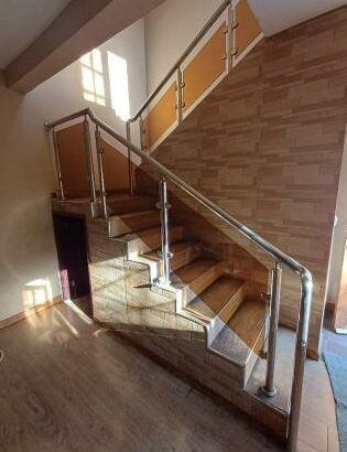 Arrenda se moradia nova espaçosa tipo 4 no bairro albazine proximo da estrada 2 minutos