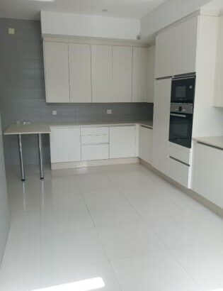 VENDO MORADIA DÚPLEX T-4 (3 SUITES*)
2 SALAS, PISCINA, DEPENDÊNCIA, 
COZINHA MODERNA AMPLA EQUIPADA, TRIUNFO 2 AO VALOR DE 25.000.000 MTS NEGÓCIAVEL