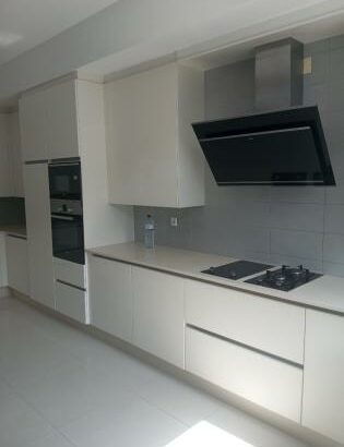 VENDO MORADIA DÚPLEX T-4 (3 SUITES*)
2 SALAS, PISCINA, DEPENDÊNCIA, 
COZINHA MODERNA AMPLA EQUIPADA, TRIUNFO 2 AO VALOR DE 25.000.000 MTS NEGÓCIAVEL