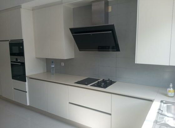 VENDO MORADIA DÚPLEX T-4 (3 SUITES*)
2 SALAS, PISCINA, DEPENDÊNCIA, 
COZINHA MODERNA AMPLA EQUIPADA, TRIUNFO 2 AO VALOR DE 25.000.000 MTS NEGÓCIAVEL