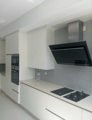 VENDO MORADIA DÚPLEX T-4 (3 SUITES*)
2 SALAS, PISCINA, DEPENDÊNCIA, 
COZINHA MODERNA AMPLA EQUIPADA, TRIUNFO 2 AO VALOR DE 25.000.000 MTS NEGÓCIAVEL