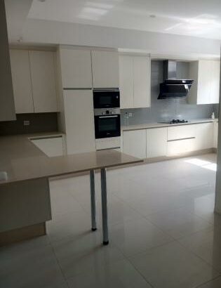 VENDO MORADIA DÚPLEX T-4 (3 SUITES*)
2 SALAS, PISCINA, DEPENDÊNCIA, 
COZINHA MODERNA AMPLA EQUIPADA, TRIUNFO 2 AO VALOR DE 25.000.000 MTS NEGÓCIAVEL