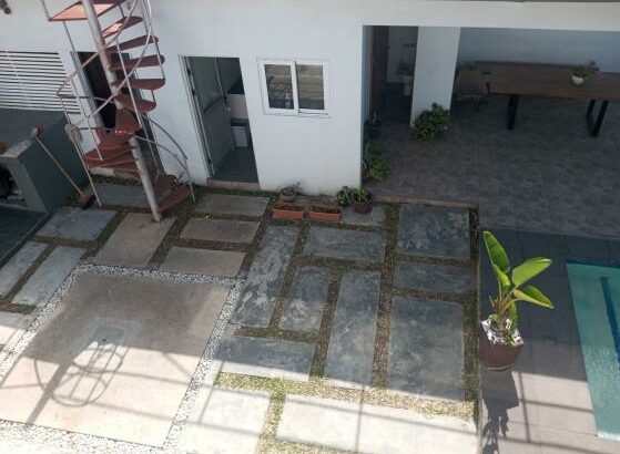 VENDO MORADIA DÚPLEX T-4 (3 SUITES*)
2 SALAS, PISCINA, DEPENDÊNCIA, 
COZINHA MODERNA AMPLA EQUIPADA, TRIUNFO 2 AO VALOR DE 25.000.000 MTS NEGÓCIAVEL