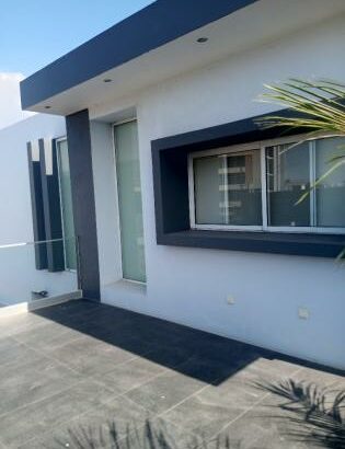 VENDO MORADIA DÚPLEX T-4 (3 SUITES*)
2 SALAS, PISCINA, DEPENDÊNCIA, 
COZINHA MODERNA AMPLA EQUIPADA, TRIUNFO 2 AO VALOR DE 25.000.000 MTS NEGÓCIAVEL