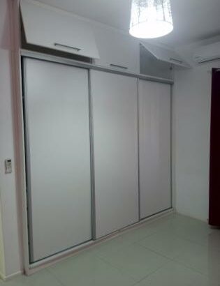 VENDO MORADIA DÚPLEX T-4 (3 SUITES*)
2 SALAS, PISCINA, DEPENDÊNCIA, 
COZINHA MODERNA AMPLA EQUIPADA, TRIUNFO 2 AO VALOR DE 25.000.000 MTS NEGÓCIAVEL