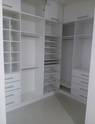VENDO MORADIA DÚPLEX T-4 (3 SUITES*)
2 SALAS, PISCINA, DEPENDÊNCIA, 
COZINHA MODERNA AMPLA EQUIPADA, TRIUNFO 2 AO VALOR DE 25.000.000 MTS NEGÓCIAVEL