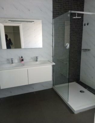 VENDO MORADIA DÚPLEX T-4 (3 SUITES*)
2 SALAS, PISCINA, DEPENDÊNCIA, 
COZINHA MODERNA AMPLA EQUIPADA, TRIUNFO 2 AO VALOR DE 25.000.000 MTS NEGÓCIAVEL