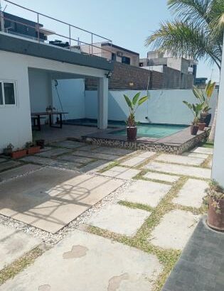 VENDO MORADIA DÚPLEX T-4 (3 SUITES*)
2 SALAS, PISCINA, DEPENDÊNCIA, 
COZINHA MODERNA AMPLA EQUIPADA, TRIUNFO 2 AO VALOR DE 25.000.000 MTS NEGÓCIAVEL
