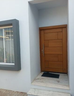 VENDO MORADIA DÚPLEX T-4 (3 SUITES*)
2 SALAS, PISCINA, DEPENDÊNCIA, 
COZINHA MODERNA AMPLA EQUIPADA, TRIUNFO 2 AO VALOR DE 25.000.000 MTS NEGÓCIAVEL