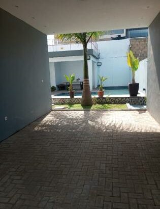 VENDO MORADIA DÚPLEX T-4 (3 SUITES*)
2 SALAS, PISCINA, DEPENDÊNCIA, 
COZINHA MODERNA AMPLA EQUIPADA, TRIUNFO 2 AO VALOR DE 25.000.000 MTS NEGÓCIAVEL