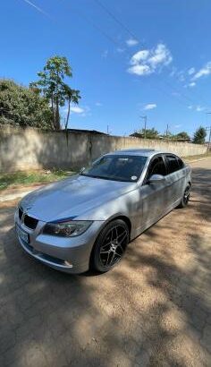 BMW 320i 2009 com Sunroof
