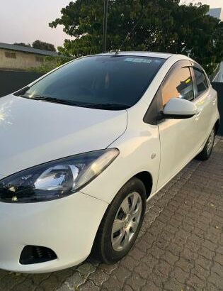 Mazda Demio novinho aproveita