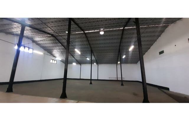 Arrenda-se Armazém na Baixa 25 de setembro