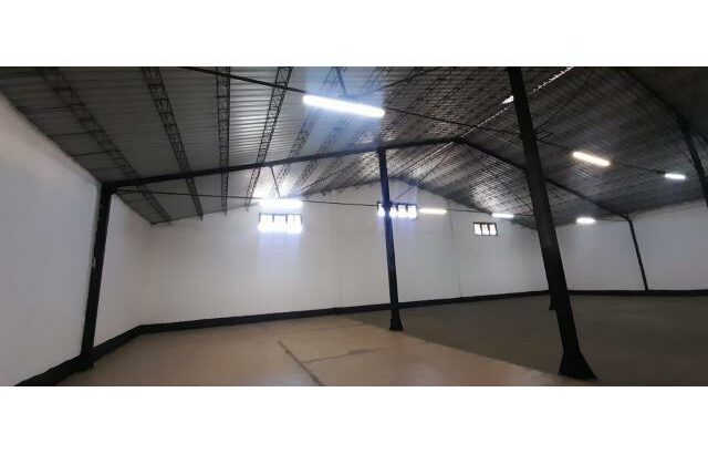 Arrenda-se Armazém na Baixa 25 de setembro