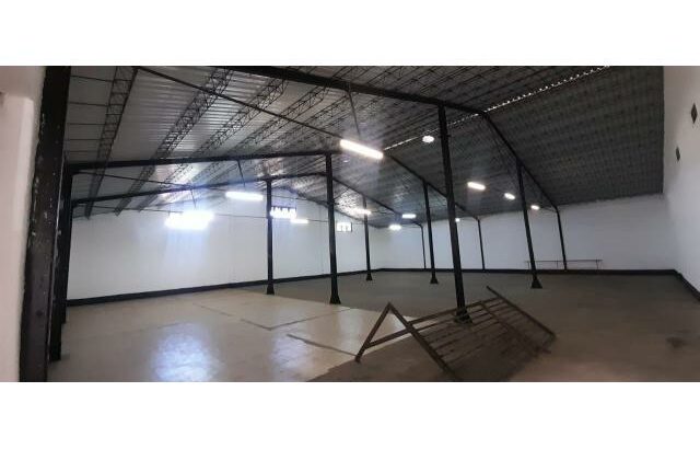 Arrenda-se Armazém na Baixa 25 de setembro