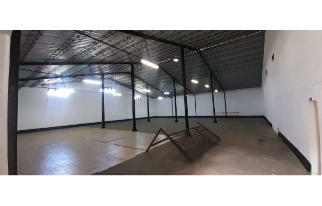 Arrenda-se Armazém na Baixa 25 de setembro