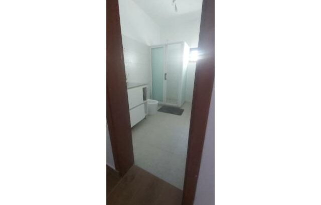 Vende-se uma espaçosa Moradia T5 no Mapulene