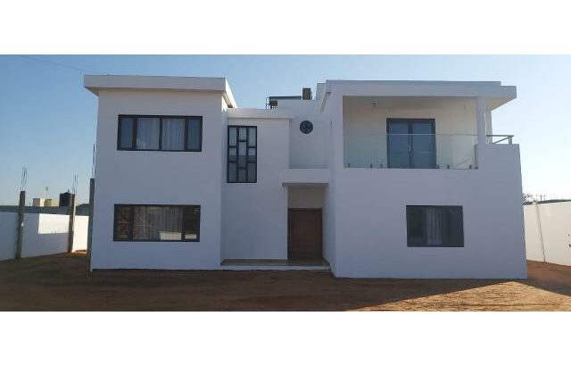 Vende se Vivenda T.6, Suites: Costa do Sol VIP