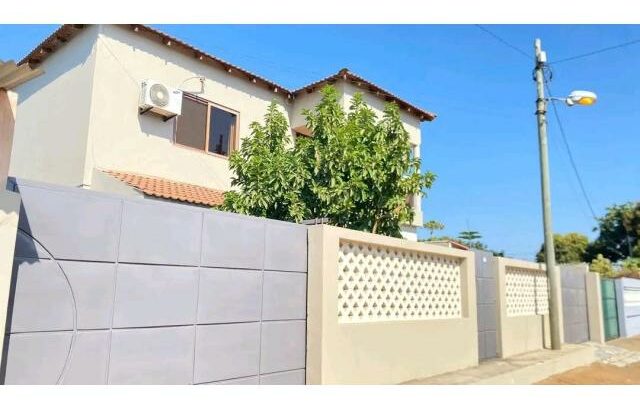 *Arrenda-se linda duplex tipo-3 R/C no bairro Mussumbuluco, a  5min da EN-4( Novare)*