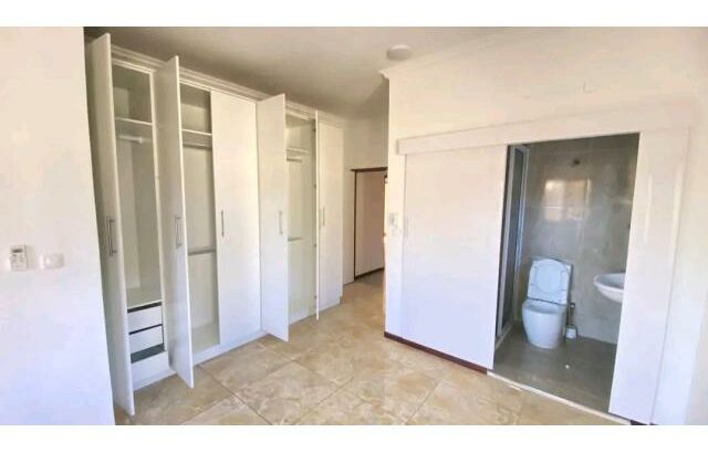 *Arrenda-se linda duplex tipo-3 R/C no bairro Mussumbuluco, a  5min da EN-4( Novare)*