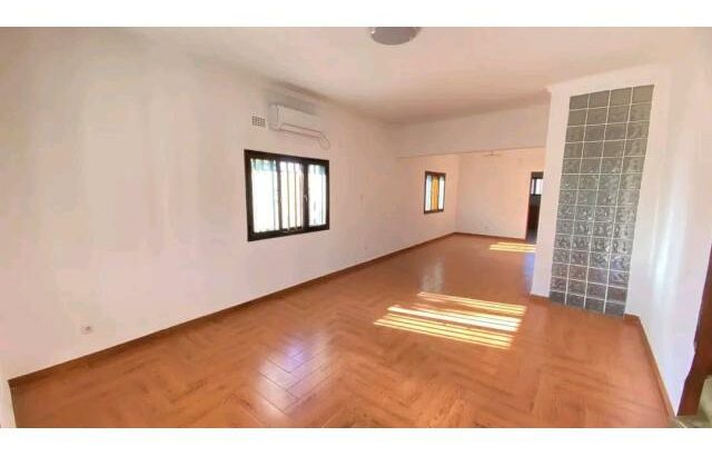 *Arrenda-se linda duplex tipo-3 R/C no bairro Mussumbuluco, a  5min da EN-4( Novare)*