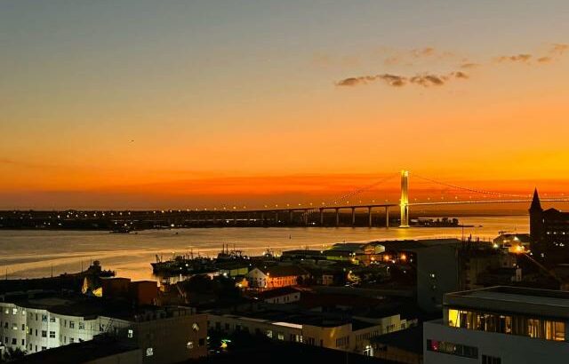 Arrenda-se Luxuoso Apartamento T2+1 mobilado na Baixa 25 de setembro