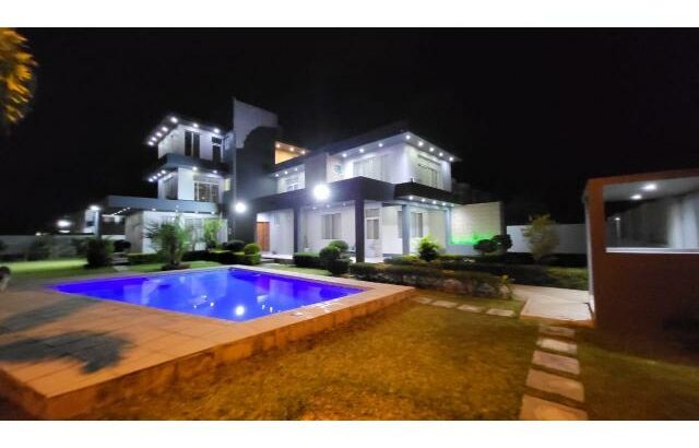 Vende-se Luxuosa Moradia T5 no Mapulene