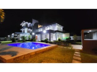 Vende-se Luxuosa Moradia T5 no Mapulene
