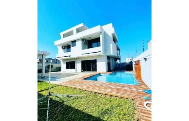 Vende se uma vivenda tipo 4 no bairro do triunfo com anexo