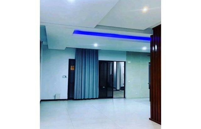 Vende se uma vivenda tipo 4 no bairro do triunfo com anexo