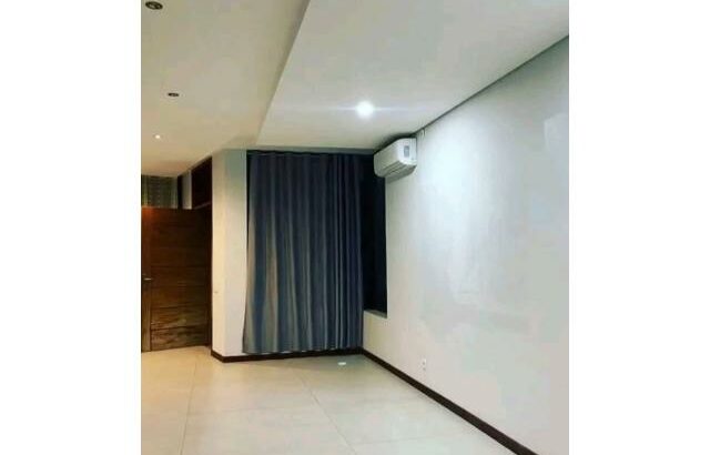 Vende se uma vivenda tipo 4 no bairro do triunfo com anexo