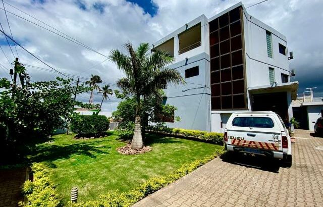 Arrenda-se e vende-se Luxuosa Moradia T5 na Av. Marginal