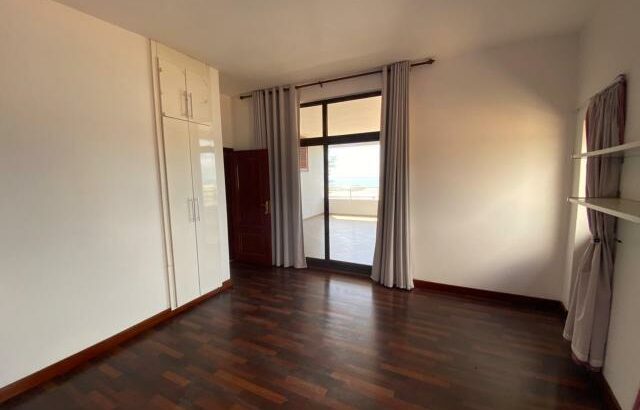 Arrenda-se e vende-se Luxuosa Moradia T5 na Av. Marginal