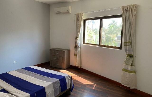 Arrenda-se e vende-se Luxuosa Moradia T5 na Av. Marginal