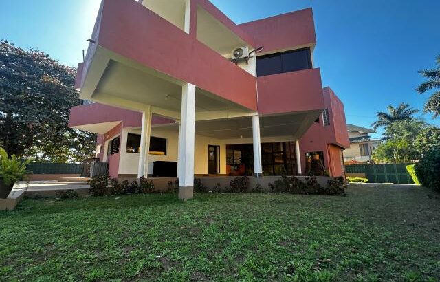 Arrenda-se Belíssima Moradia T4 na sommerschield II café sol